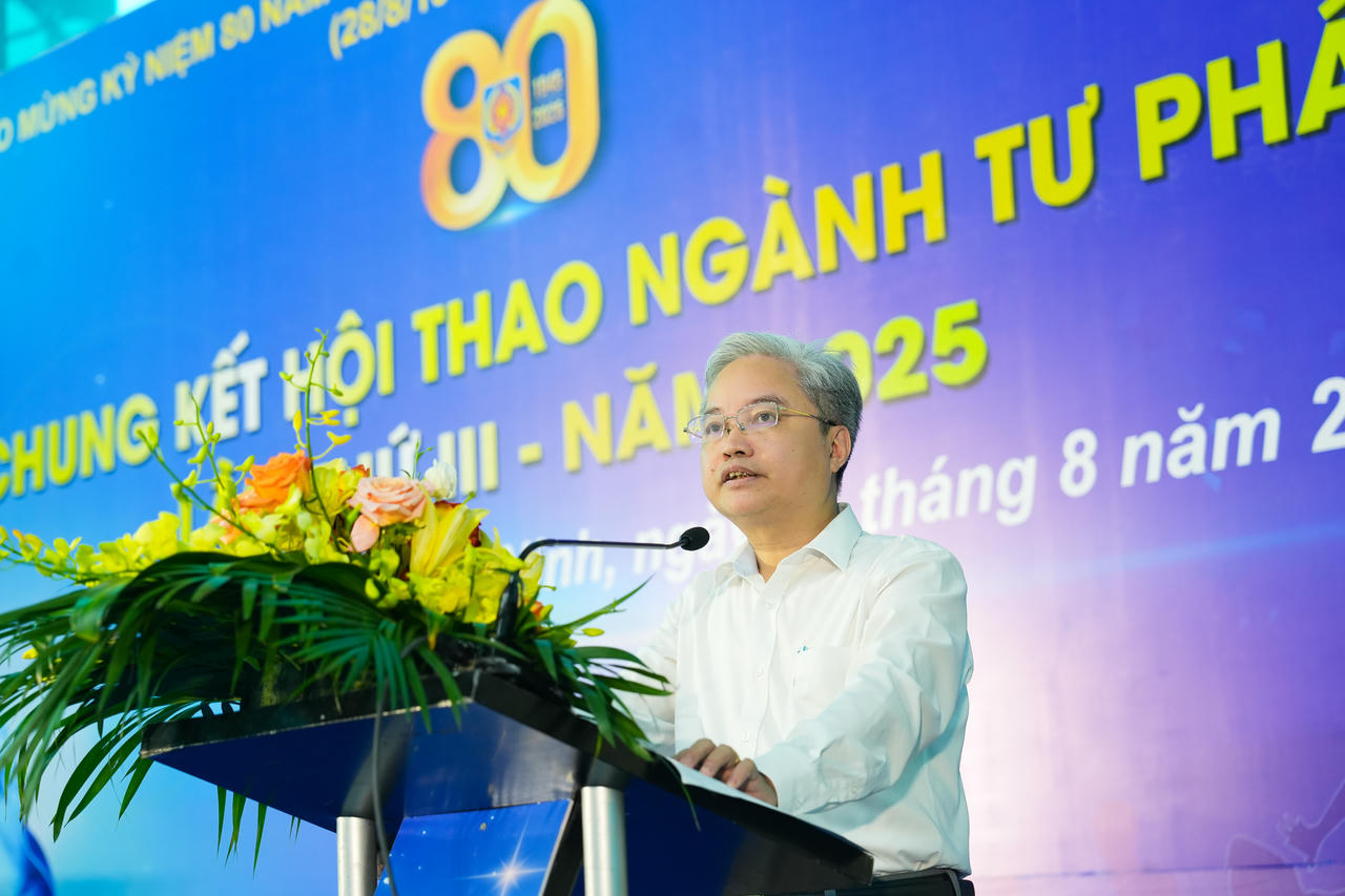 Ông Nguyễn Quang Thái, Phó Bí thư Đảng uỷ Bộ Tư pháp phát biểu tại chung kết Hội thao.