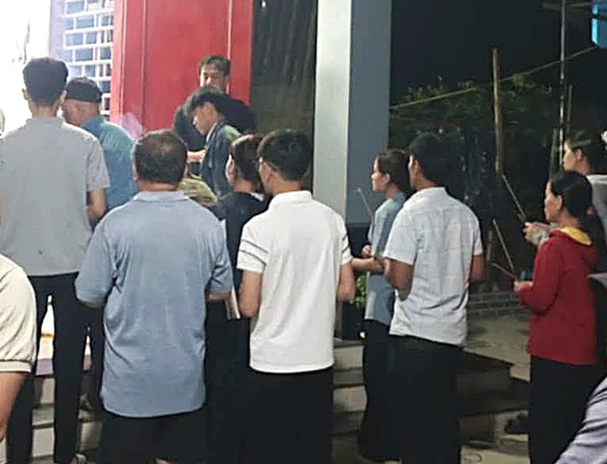 Nghệ An: Điện rò rỉ trong lúc gia cố mái nhà khiến một người tử vong