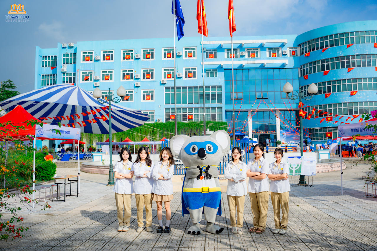 Tại Trường Đại học Thành Đô, lòng yêu nước được nuôi dưỡng, trở thành sức mạnh và niềm tự hào dân tộc trong trái tim tuổi trẻ.