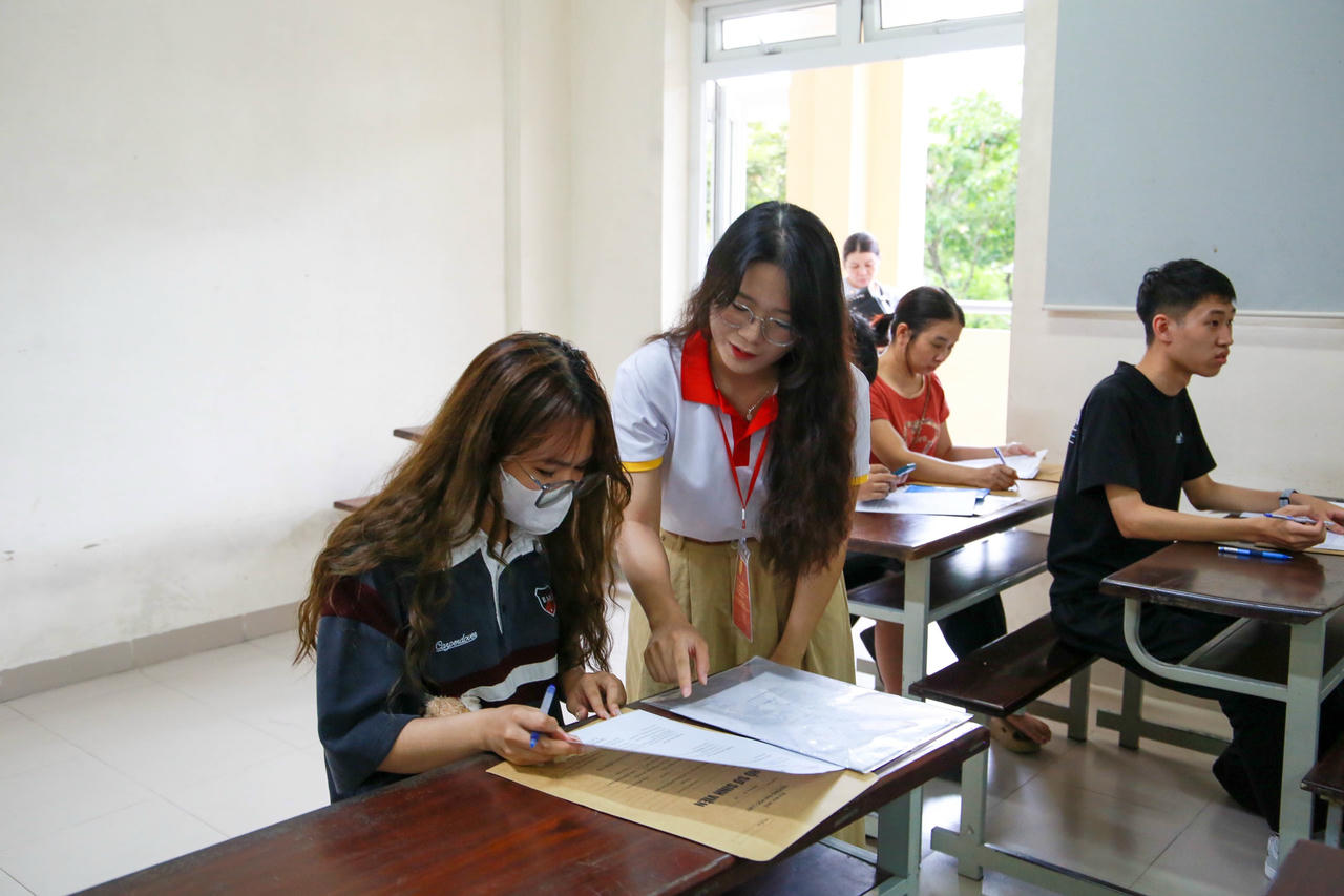 Công tác tiếp đón, hướng dẫn tân sinh viên khóa 49 diễn ra chu đáo, trách nhiệm