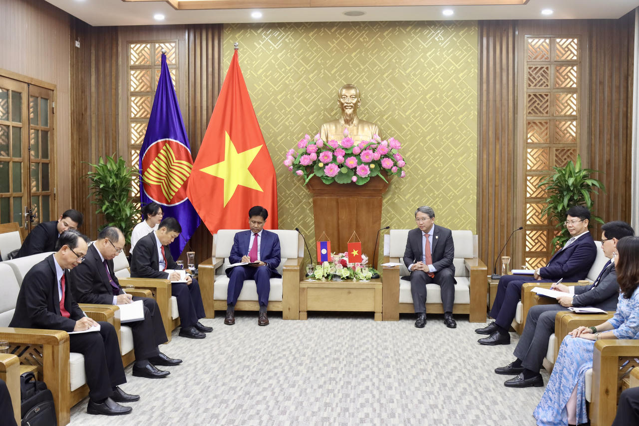 Bộ trưởng Nguyễn Hải Ninh tiếp đoàn Bộ Tư pháp Lào