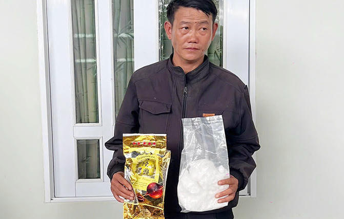 Bắt quả tang người đàn ông mang 1kg ma túy đá vào nhà nghỉ
