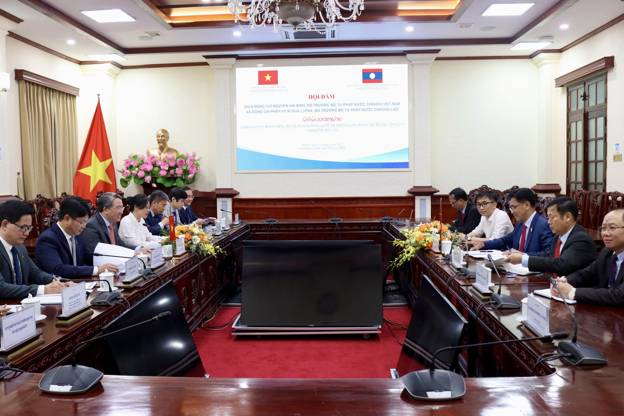 Hội đàm giữa hai Bộ Tư pháp Việt Nam - Lào: Tăng cường hợp tác pháp luật và tư pháp trong giai đoạn mới
