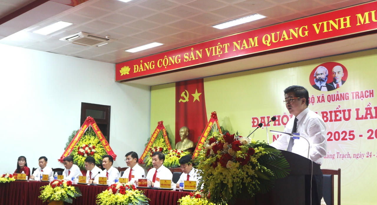 Ông Trần Vũ Khiêm, Ủy viên Ban Thường vụ Tỉnh ủy, Trưởng Ban Tổ chức Tỉnh ủy Quảng Trị phát biểu tại Đại hội.