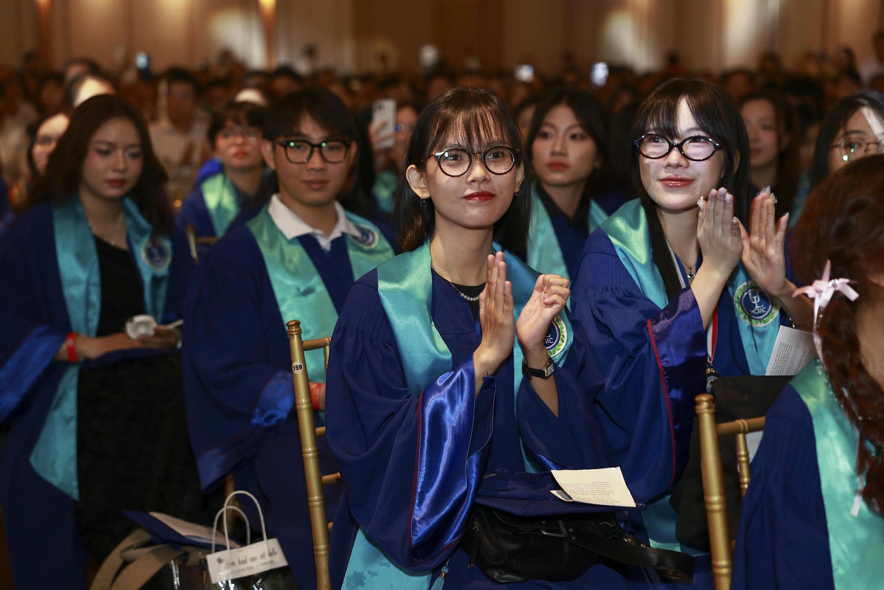 Buổi lễ diễn ra trong không khí long trọng và trang nghiêm. Ảnh: ULAW 