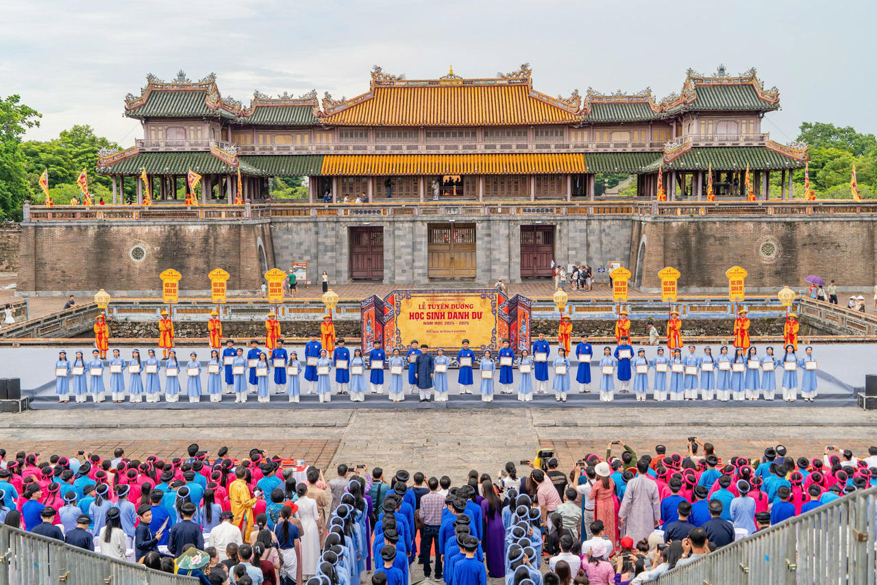 Học sinh giỏi các cấp được tuyên dương.