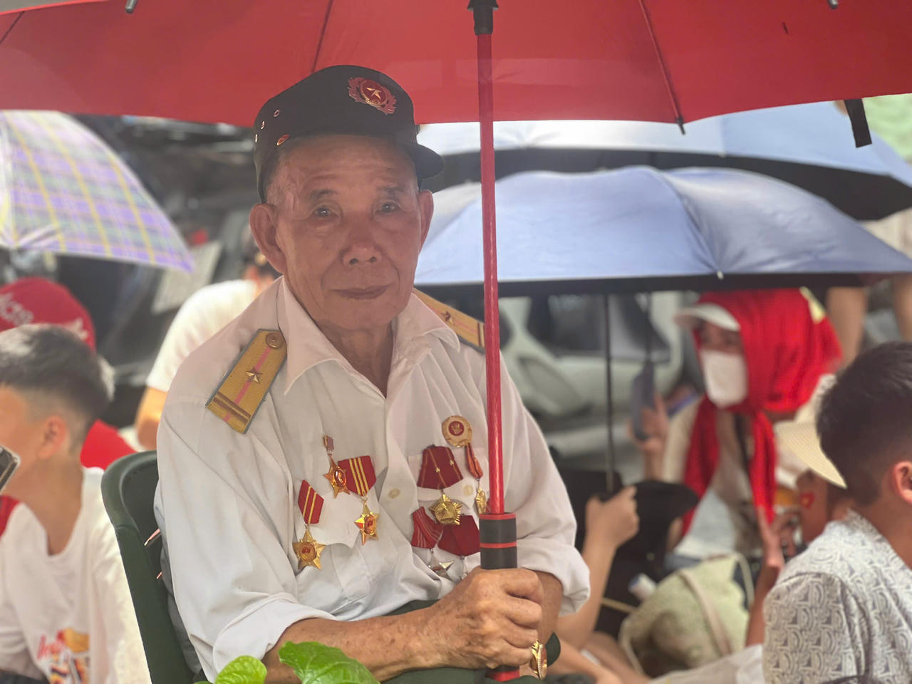 Cựu chiến binh ướt mắt chờ xem diễu binh: 'Hoà bình thật đẹp, nếu lần này không đi tôi sợ không còn cơ hội'