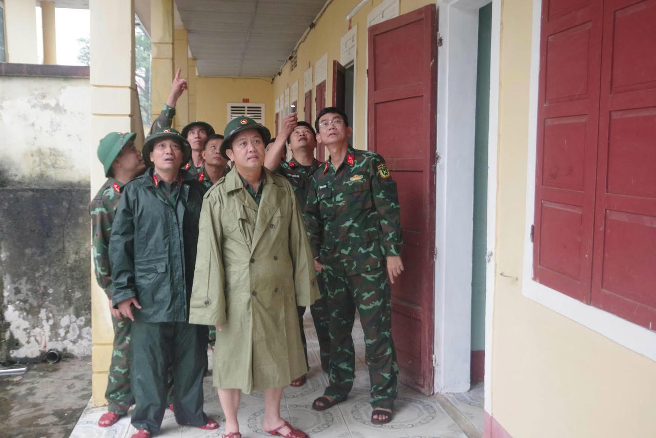 Đại tá Hoàng Xuân Đông, Phó Chỉ huy trưởng Bộ CHQS tỉnh kiểm tra tại địa bàn Khu vực 1 – Đồng Lê.