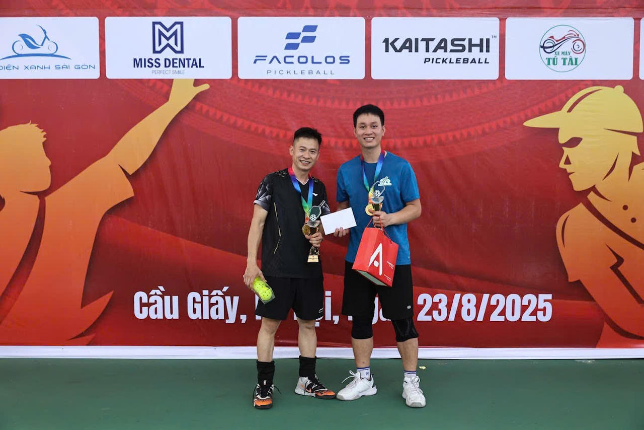 Đôi VĐV Mạnh Phúc – Quốc Huỳnh giành giải Nhất đôi nam.