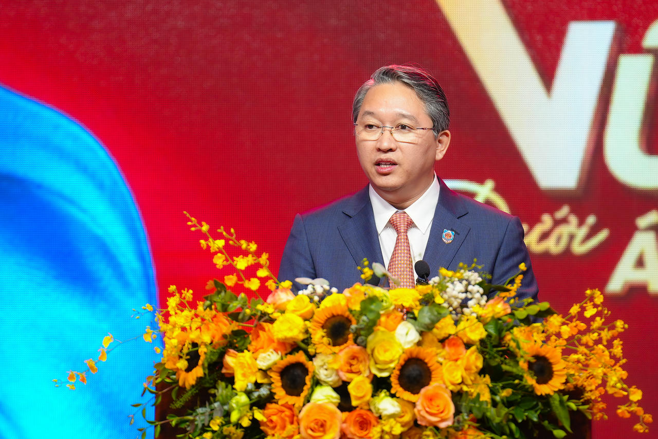 Bộ trưởng Nguyễn Hải Ninh đọc diễn văn kỷ niệm. (Ảnh: Hương Giang)