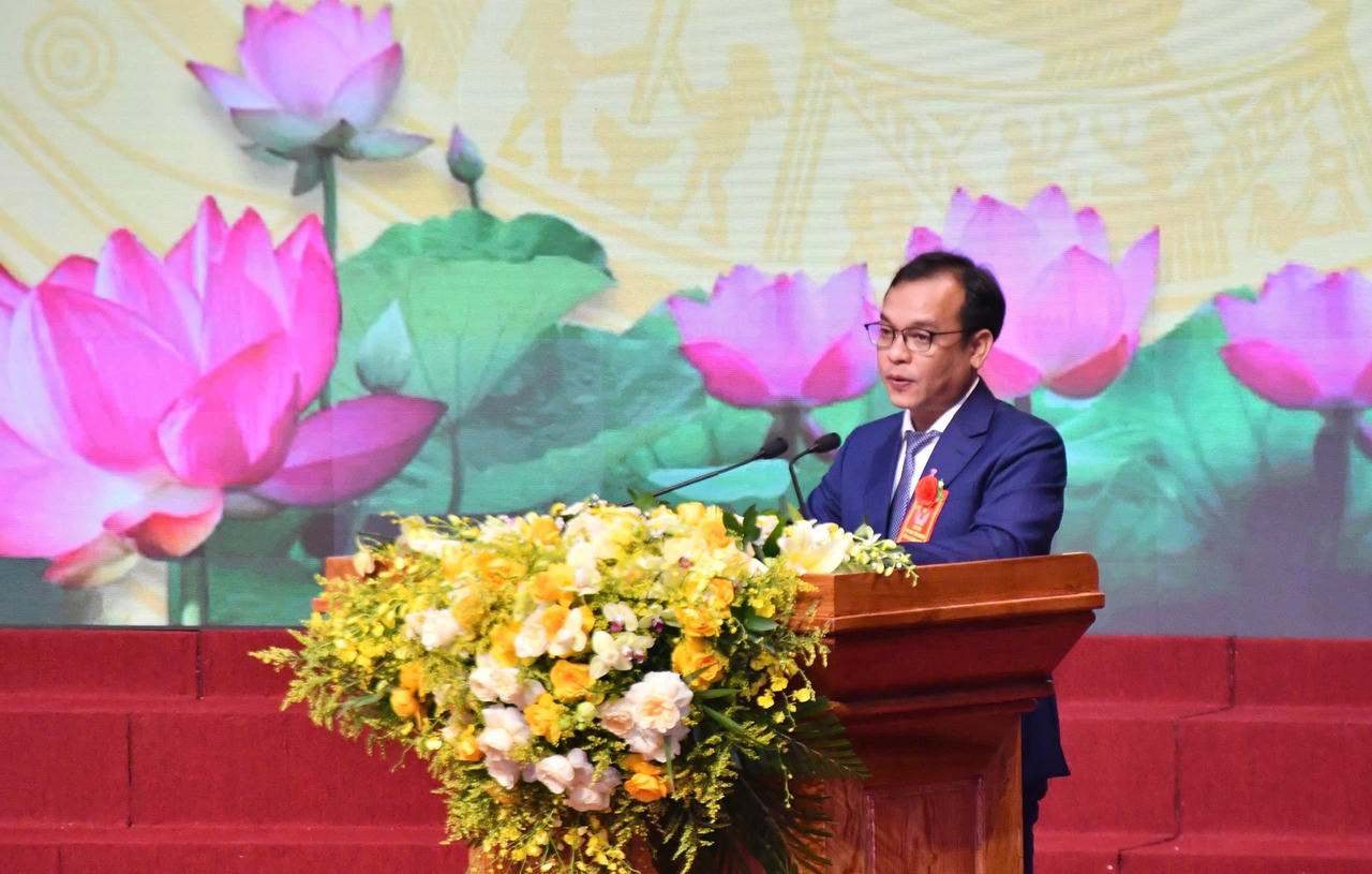 Phó Bí thư Thường trực Tỉnh ủy Quảng Ngãi U Huấn phát biểu chỉ đạo tại Đại hội.