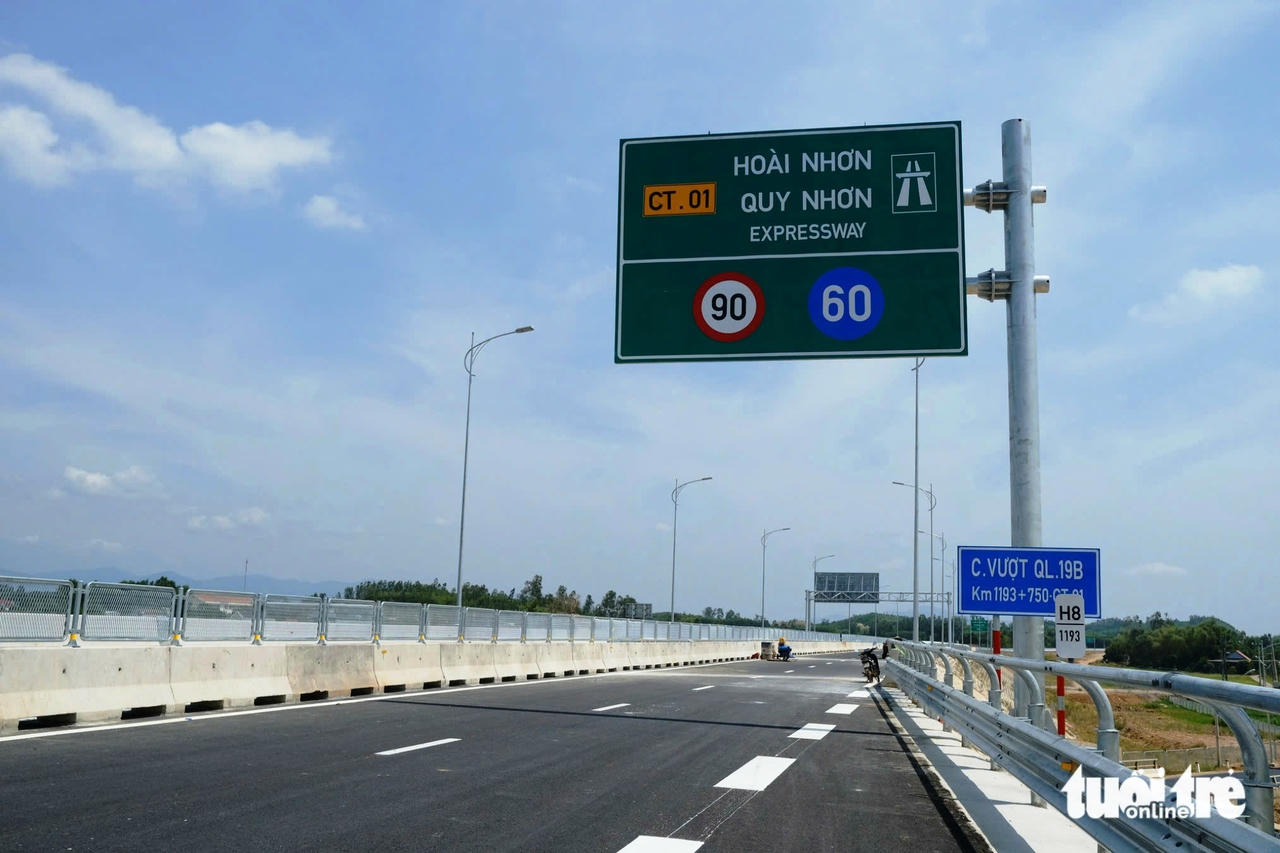 Phần còn lại dự án cao tốc Hoài Nhơn - Quy Nhơn dự kiến sẽ hoàn thành vào cuối tháng 9 năm nay, mục tiêu hoàn thiện đồng bộ cao tốc qua miền Trung trước cuối năm 2025. Ảnh: Tấn Lực