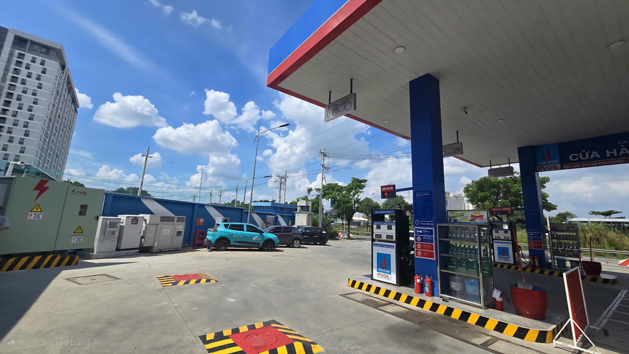 Đơn vị của Petrovietnam làm điện mặt trời tại cây xăng phục vụ sạc xe ô tô điện