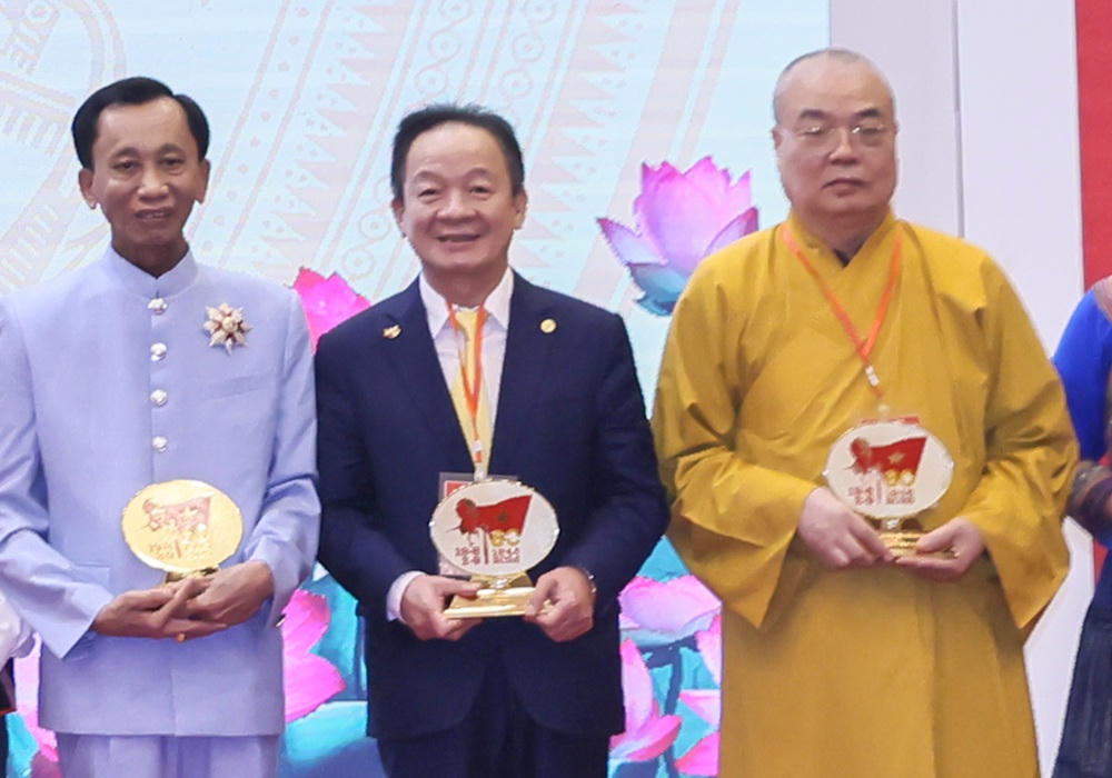 Doanh nhân Đỗ Quang Hiển được lãnh đạo Đảng, Nhà nước, Mặt trận Tổ quốc vinh danh vì đóng góp hàng nghìn tỷ đồng cho cộng đồng