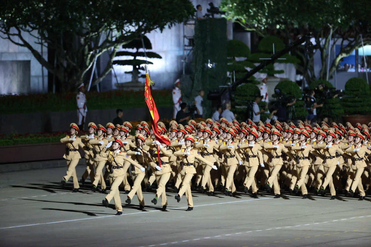 Vẻ đẹp mạnh mẽ của Khối nữ sĩ quan Cảnh sát giao thông.