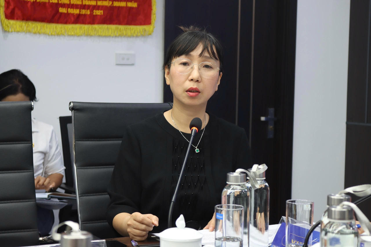 Bà Phạm Thúy Hạnh, Phó Vụ trưởng Vụ Pháp luật, Văn phòng Chính phủ phát biểu (Ảnh T.Oanh)