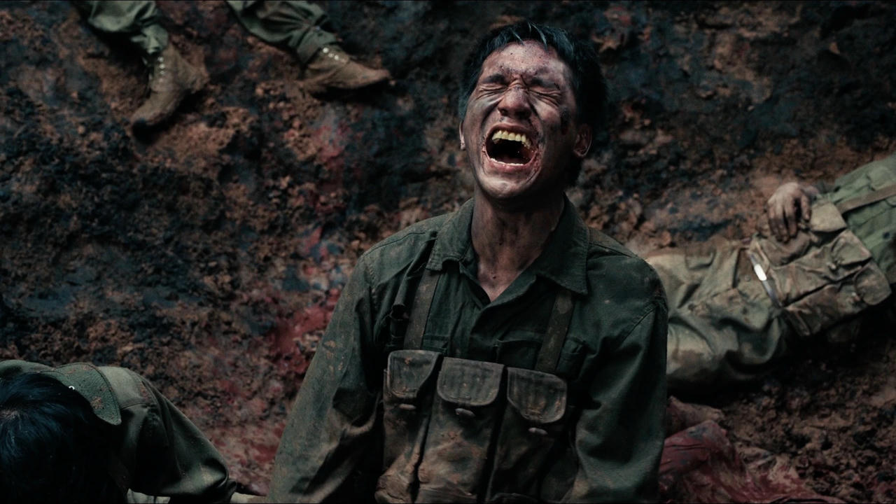 Phim 'Mưa đỏ' bùng nổ doanh thu, vượt mốc 100 tỷ sau 3 ngày chiếu