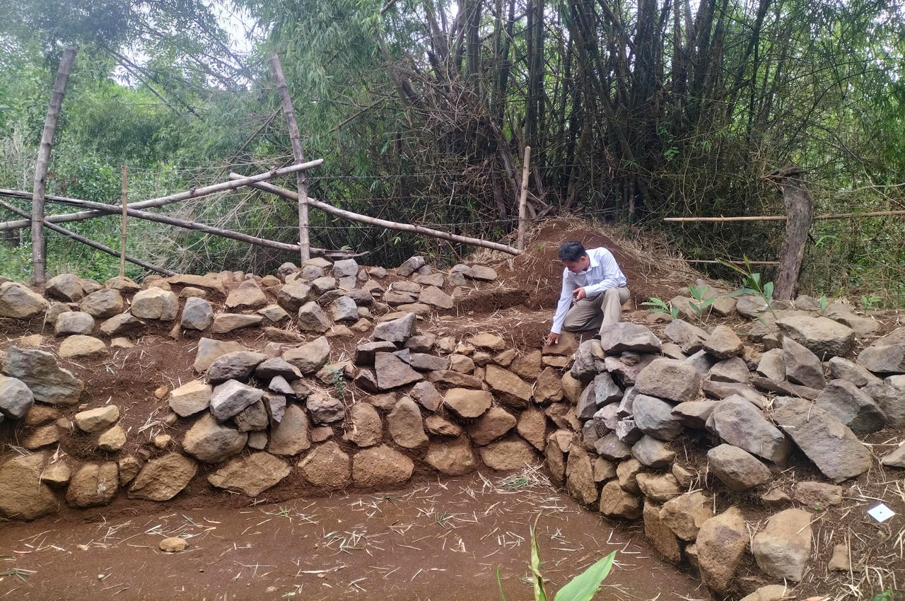 Hố khai quật khảo cổ tại đồn lũy Dông Hầm thuộc Trường Lũy tỉnh Gia Lai.