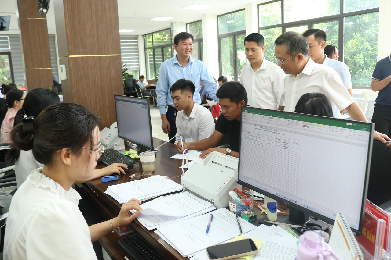 Dù còn nhiều khó khăn về kỹ thuật, dữ liệu, tỉnh đã chủ động tháo gỡ, bảo đảm hệ thống hoạt động ổn định, phục vụ người dân nhanh chóng, minh bạch hơn.