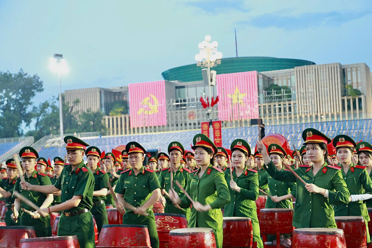 Đoàn nghệ thuật Trống hội tại Học viện CSND được thành lập từ tháng 7/2020 để biểu diễn phục vụ các sự kiện lớn của đất nước. Màn Trống hội đòi hỏi sự phối hợp chặt chẽ giữa hàng nghìn người.