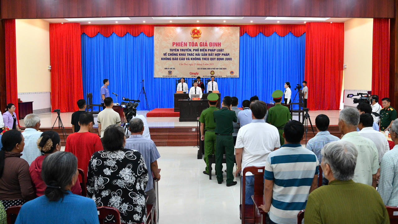 Quang cảnh “Phiên tòa giả định” được tổ chức tại xã Trần Đề.