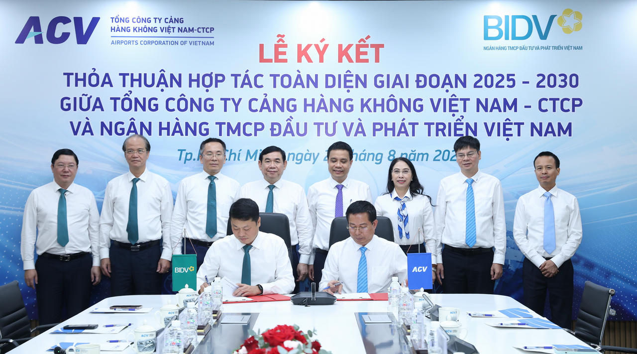 Đại diện BIDV và ACV ký kết Thỏa thuận hợp tác toàn diện giai đoạn 2025 - 2030.