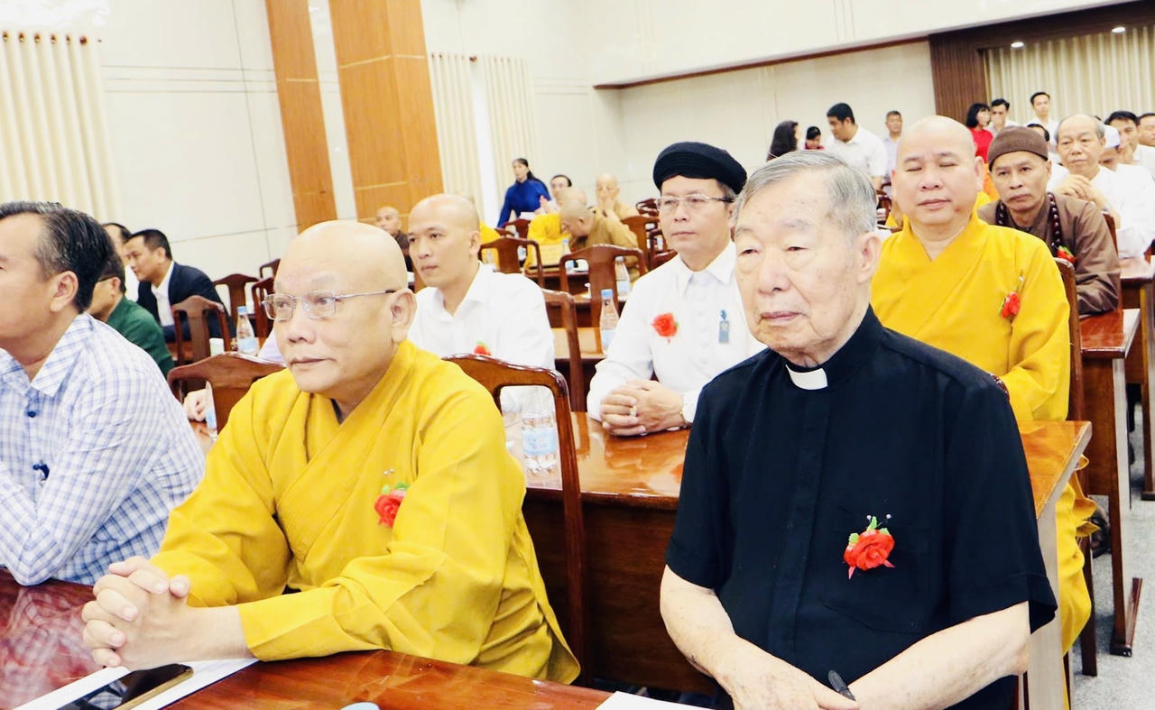  Các chức sắc tôn giáo tỉnh Đồng Nai tham dự chương trình. Ảnh: BĐN