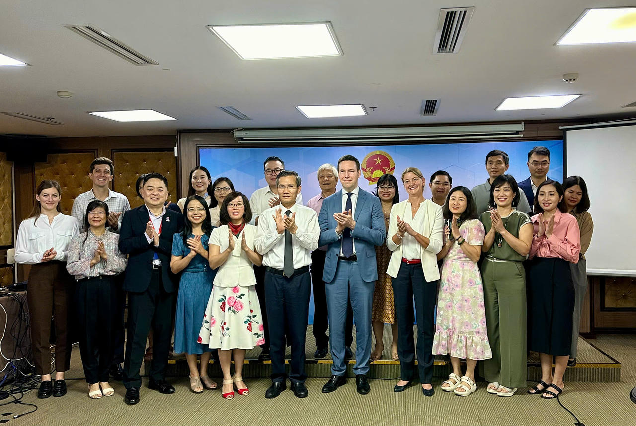 Các đại biểu chụp ảnh chung tại hội thảo. Ảnh: Vân Anh