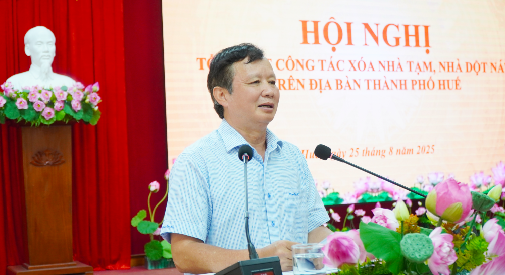 Bí thư Thành ủy, Chủ tịch HĐND thành phố Huế Lê Trường Lưu phát biểu chỉ đạo tại Hội nghị.