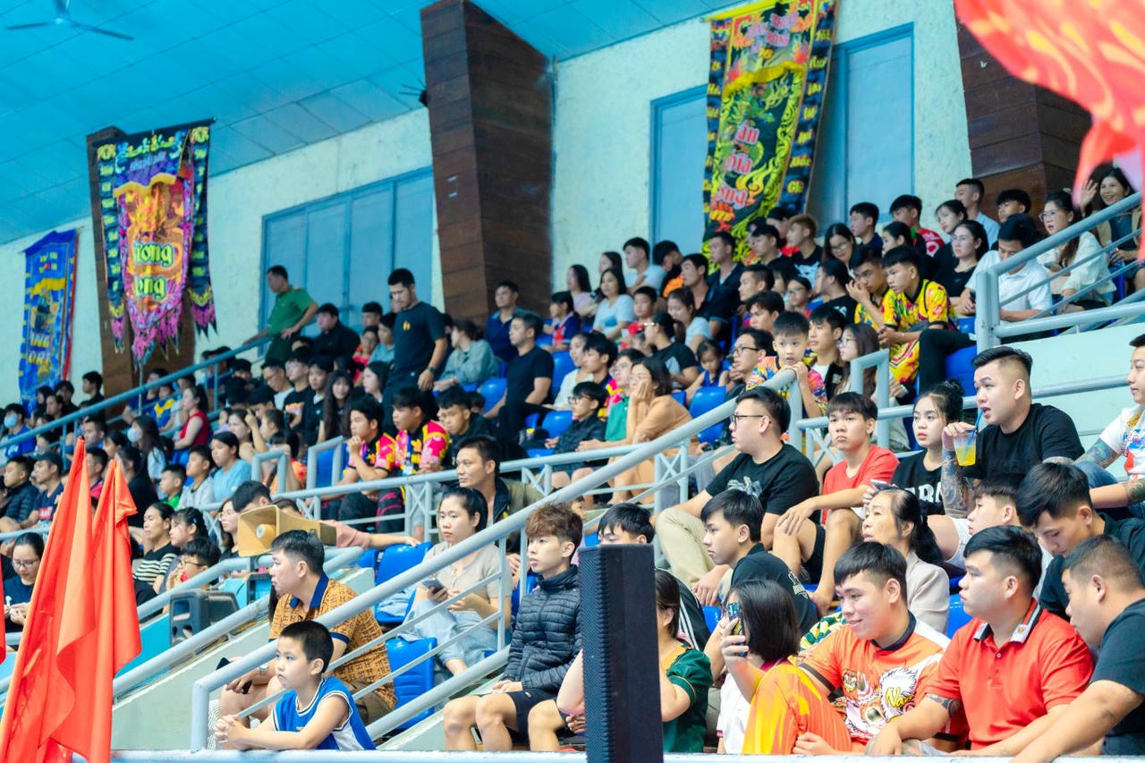 Khán giả thích thú với màn biểu diễn