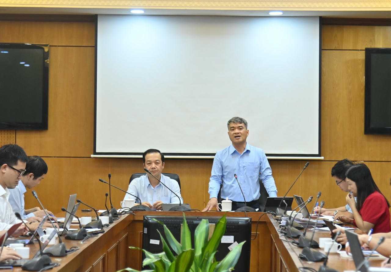 Thứ trưởng Bộ Tư pháp Nguyễn Thanh Tú kết luận tại phiên họp thẩm định.