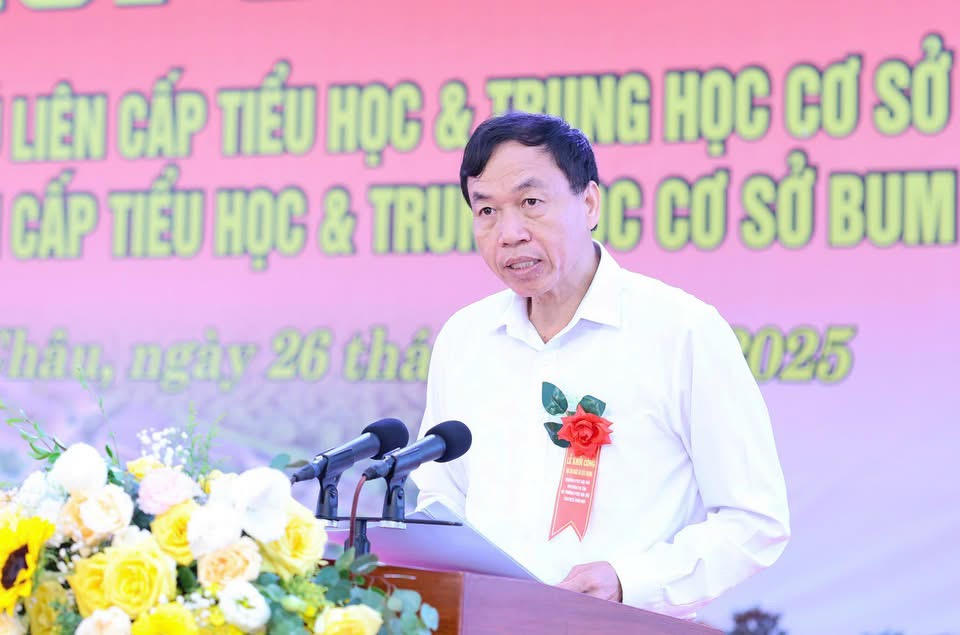 Ông Lê Văn Lương, Chủ tịch UBND tỉnh Lai Châu phát biểu tại buổi lễ.