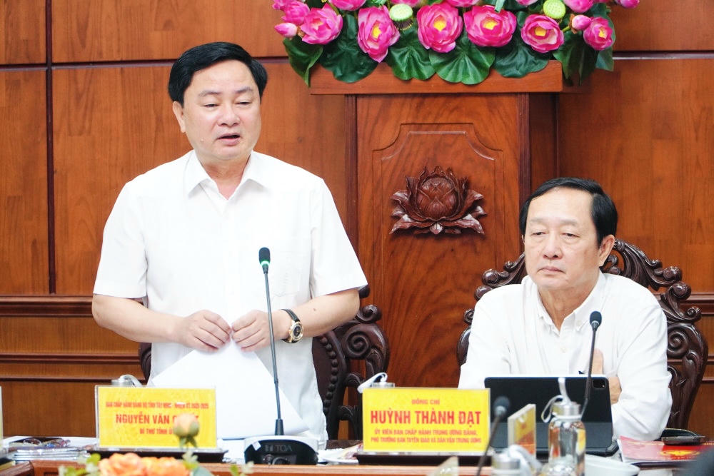  Bí thư Tỉnh ủy Tây Ninh Nguyễn Văn Quyết tiếp và làm việc với Đoàn công tác Trung ương do ông Huỳnh Thành Đạt làm Trưởng đoàn ngày 25/8.