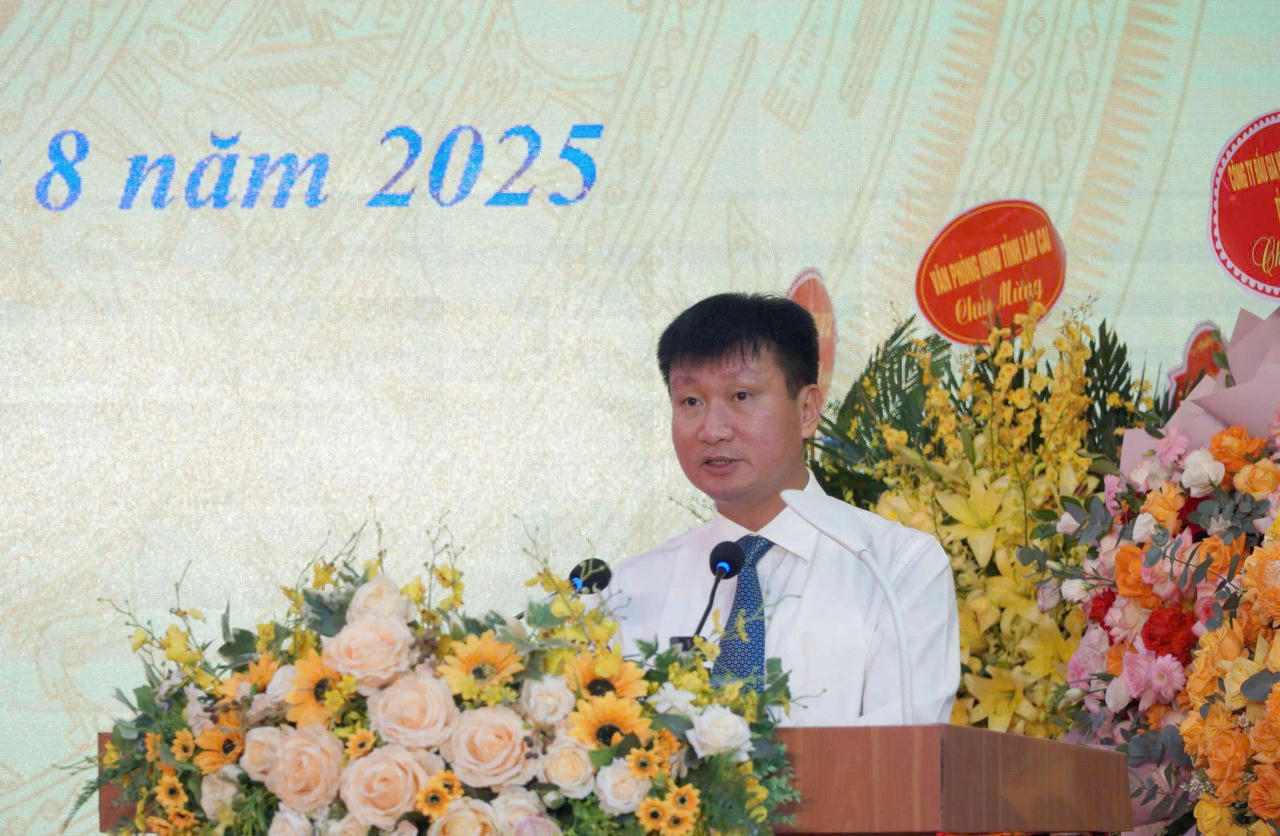 Chủ tịch UBND tỉnh Lào Cai Trần Huy Tuấn phát biểu tại buổi lễ