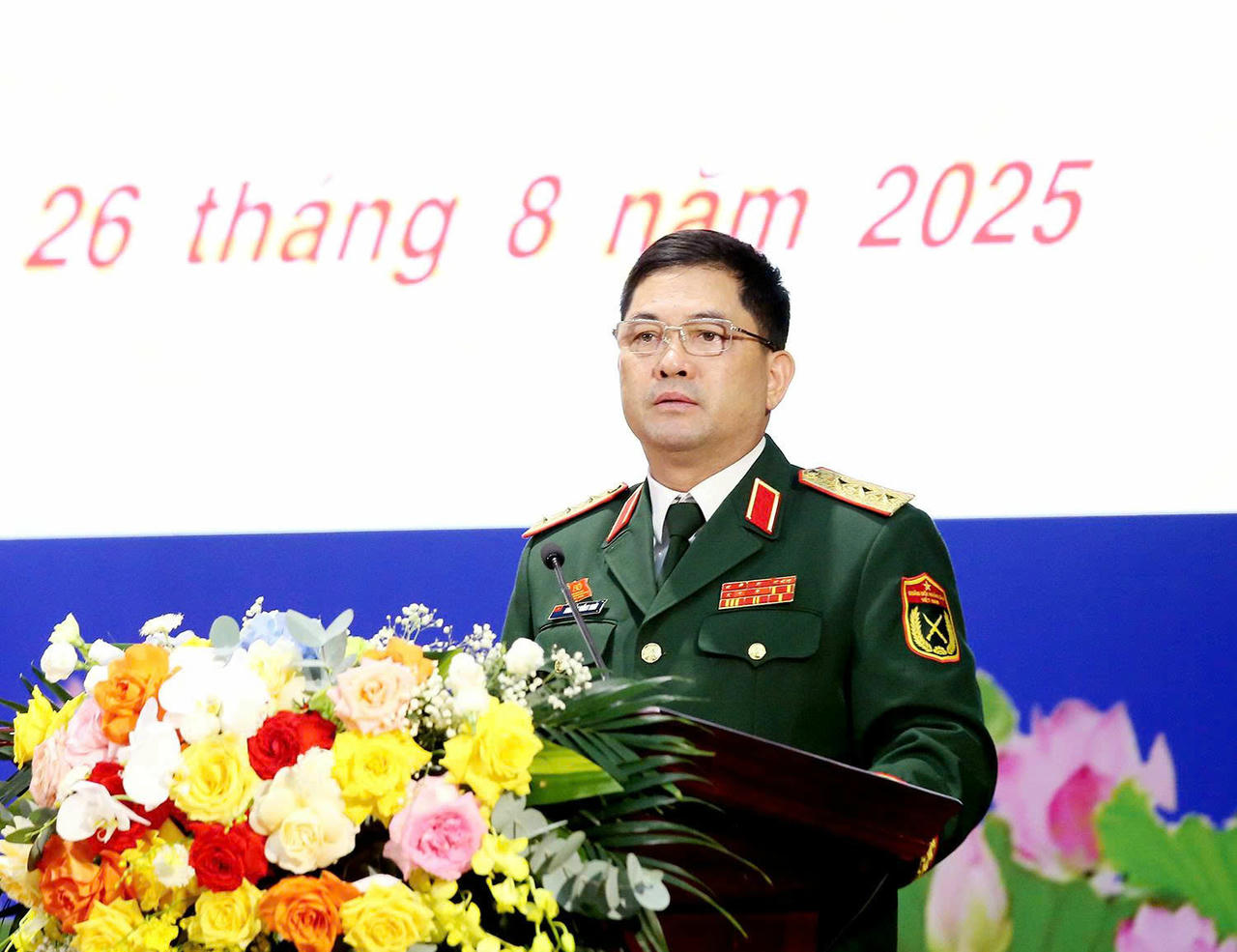 Thứ trưởng Bộ Quốc phòng Nguyễn Hồng Thái phát biểu chỉ đạo tại buổi lễ. Ảnh: phutho.gov.vn