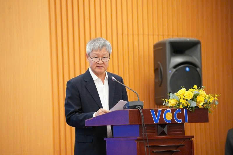 ông Võ Tấn Thành - Phó Chủ tịch VCCI phát biểu khai mạc Hội thảo (Ảnh: Bùi Yên)