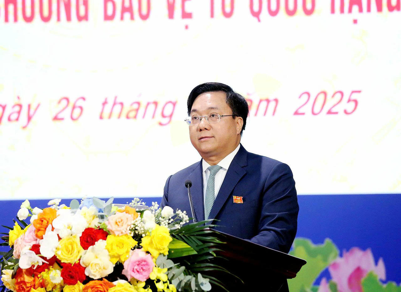 Chủ tịch UBND tỉnh Trần Duy Đông đọc diễn văn kỷ niệm. Ảnh: phutho.gov.vn