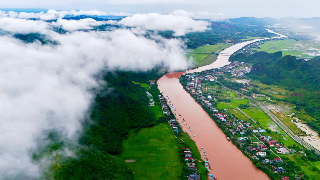 Sau bão Kajiki, làng quê bên dòng sông Son hiện ra với vẻ đẹp nao lòng