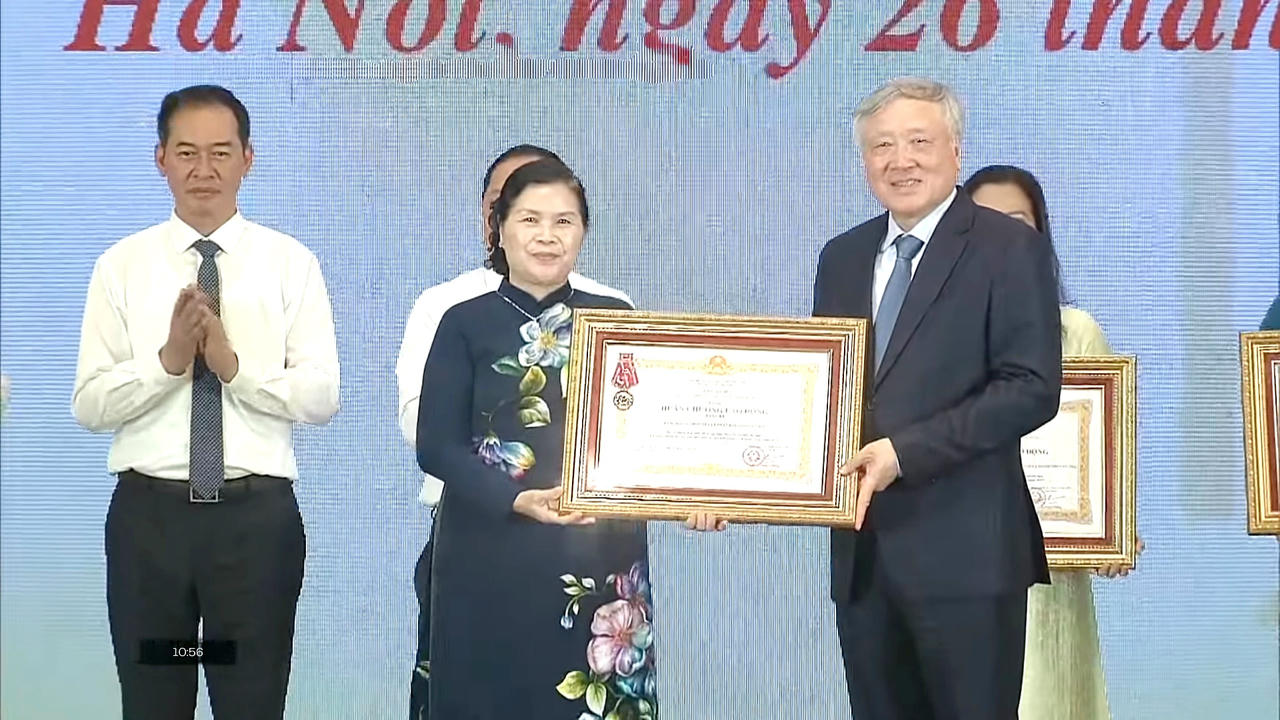 Lai Châu vinh dự đón nhận Huân chương Lao động hạng Ba vì thành tích xóa nhà tạm, nhà dột nát