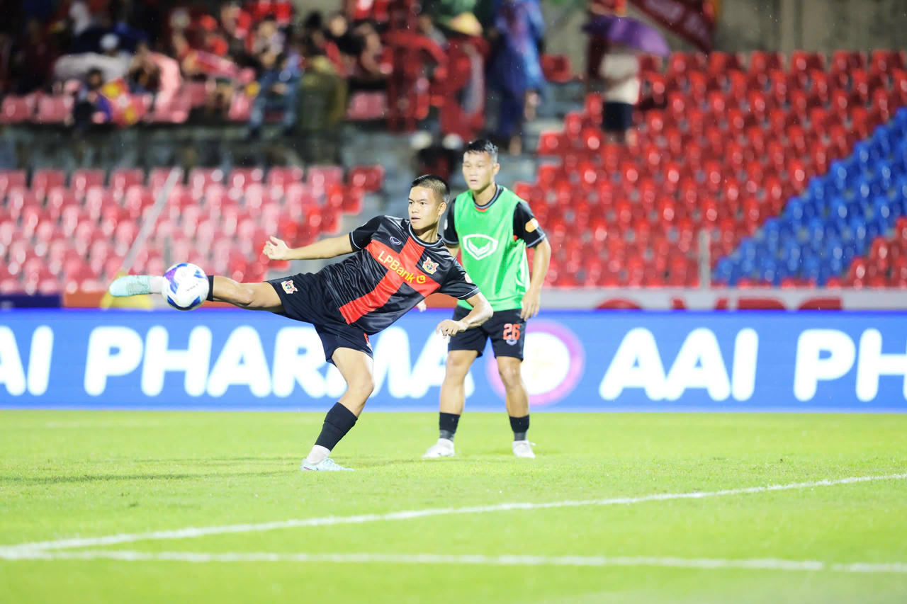 Thành Trung đang chơi bóng cho CLB Ninh Bình