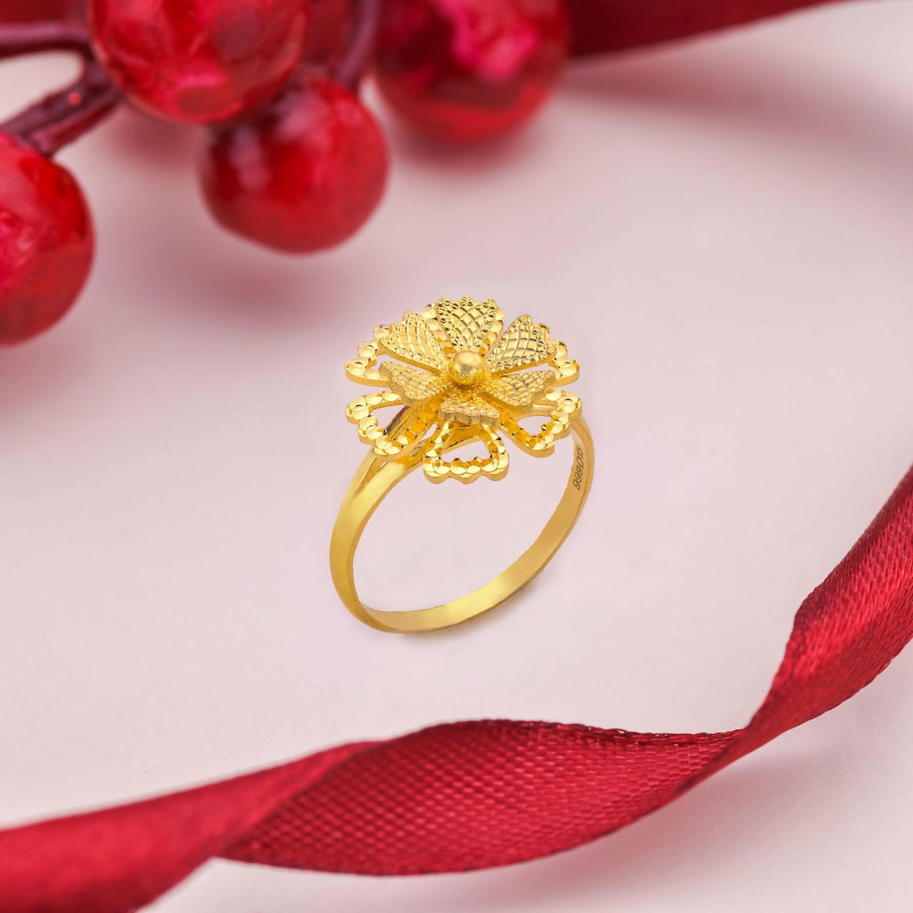 Trang sức vàng 24K Bảo Tín Minh Châu: Tinh xảo, bền đẹp, giá thành hợp lý