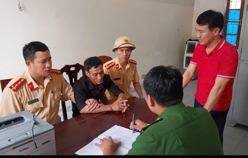 Ẩn náu suốt 2 năm, đối tượng truy nã "sa lưới" ngay tại quê nhà Ẩn náu suốt 2 năm, đối tượng truy nã "sa lưới" ngay tại quê nhà