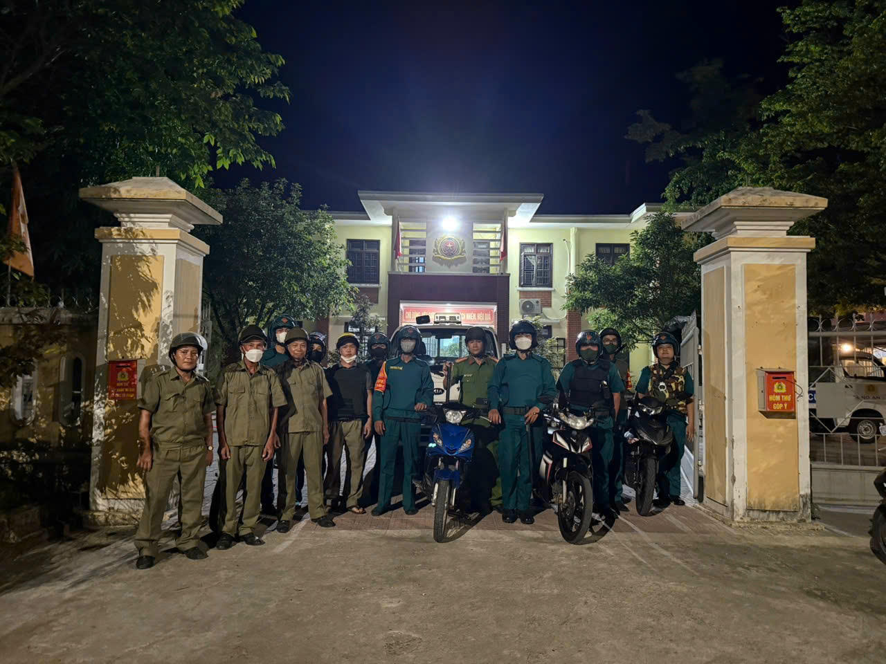 Dù nắng hay mưa, lực lượng này đều đi tuần tra "xuyên đêm" tạo yên bình cho Nhân dân.