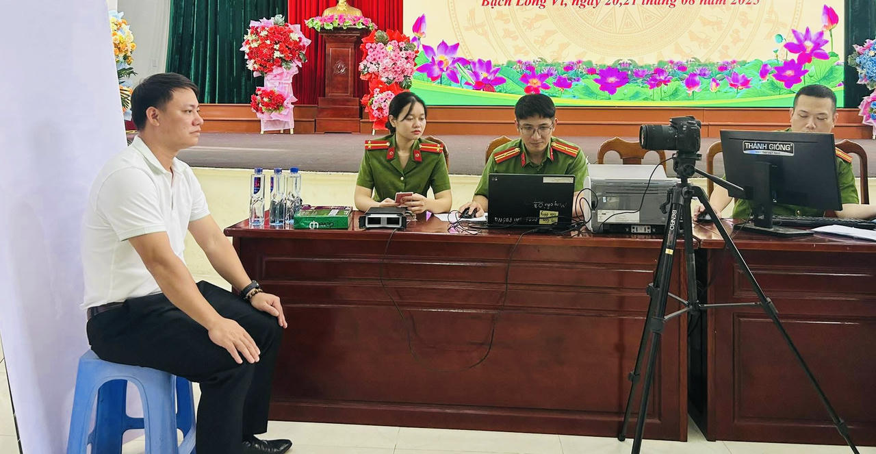 Hải Phòng: Bảo đảm tiến độ cấp đổi thẻ đảng viên mới
