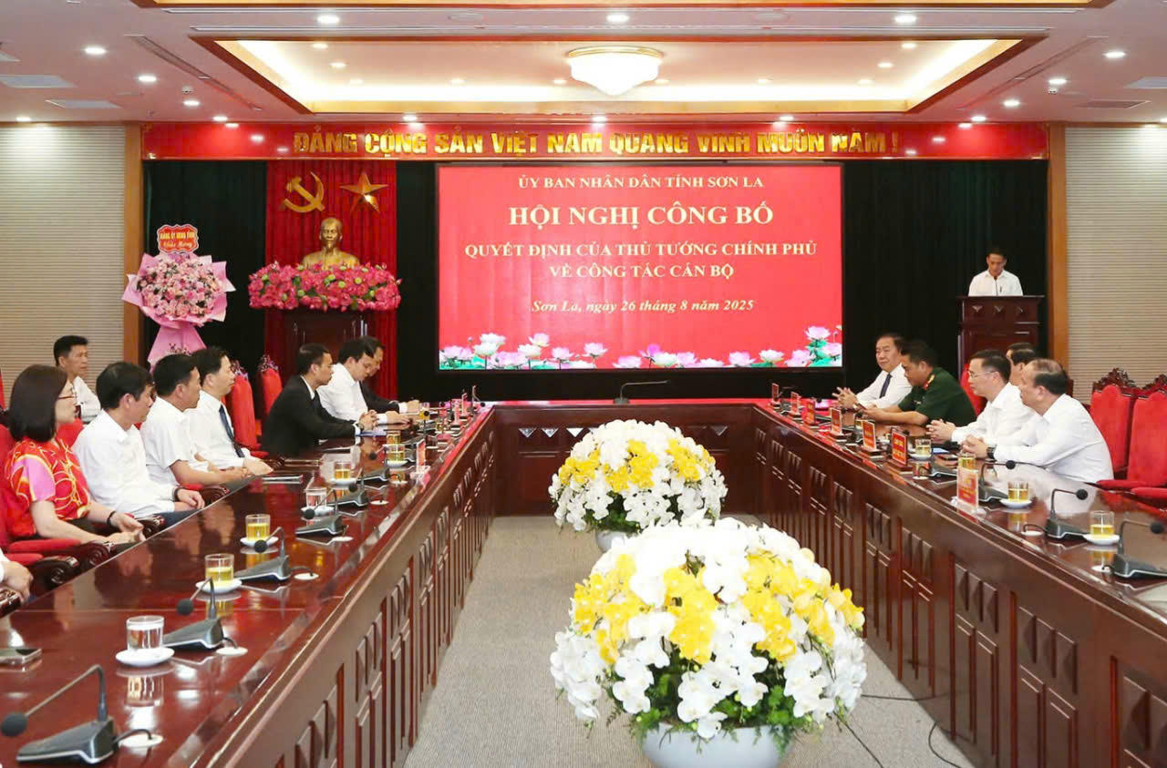 Hội nghị công bố Quyết định của Thủ tướng Chính phủ phê chuẩn kết quả bầu chức vụ Phó Chủ tịch UBND tỉnh Sơn La. (Ảnh: CTV)