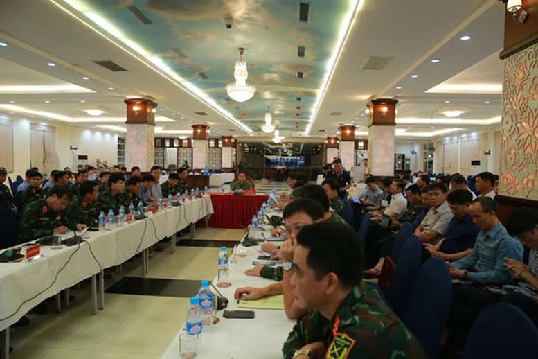 Phó Thủ tướng Trần Hồng Hà chủ trì họp Ban Chỉ đạo tiền phương ứng phó bão số 5 lần thứ 4, sau khi có bão đổ bộ vào đất liền Hà Tĩnh, Nghệ An chiều tối 25/8 - Ảnh: VGP/Minh Khôi