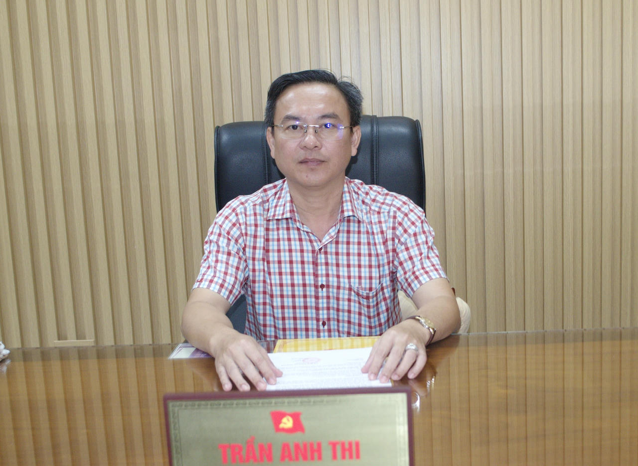 Ông Trần Anh Thi - Bí thư Đảng ủy xã Vĩnh Lợi, trao đổi với phóng viên Báo Pháp luật Việt Nam.