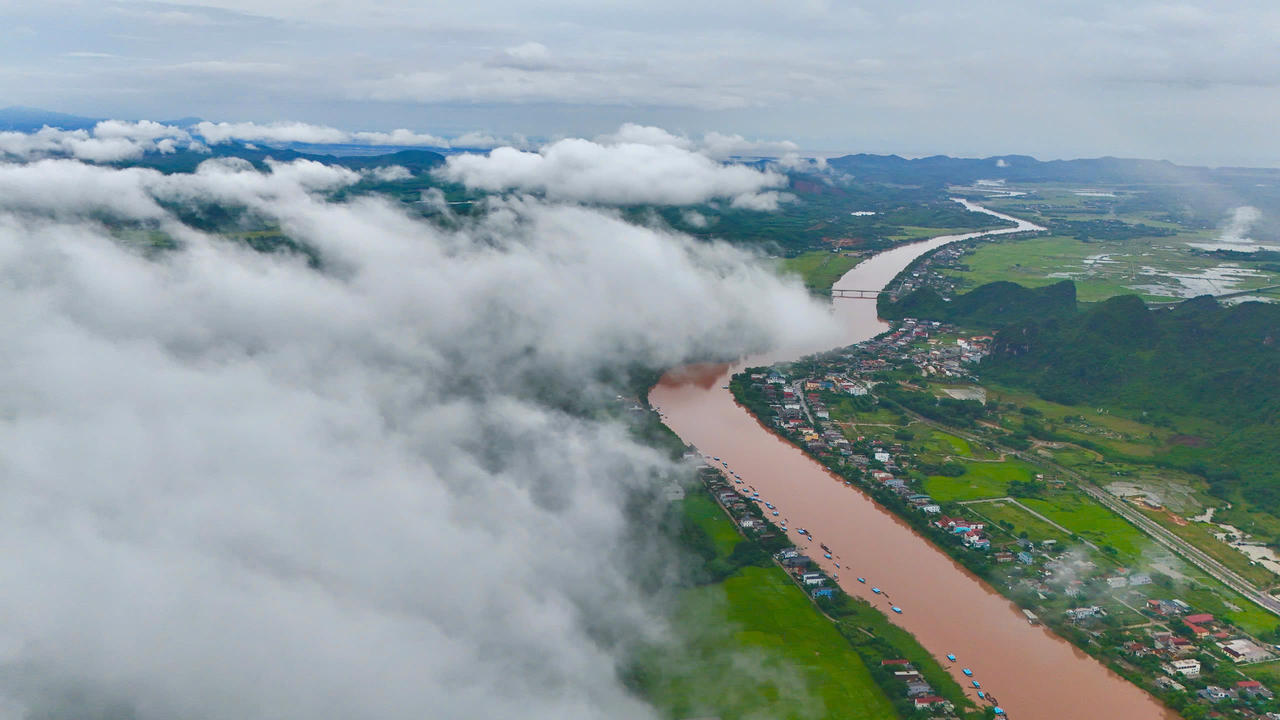 Dòng sông như biết kể chuyện. Ảnh: Lê Lưu Dũng