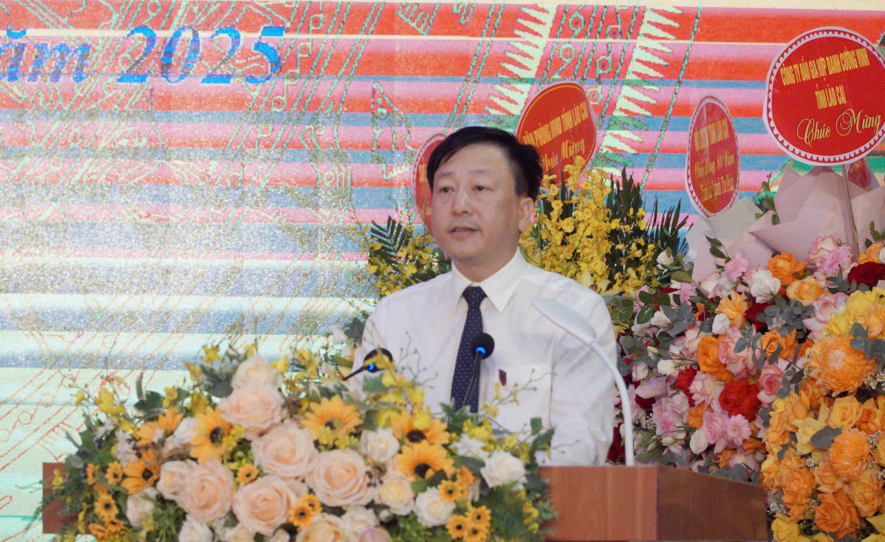 Giám đốc Sở Tư pháp tỉnh Lào Cai Đặng Đình Chung phát biểu tại buổi lễ