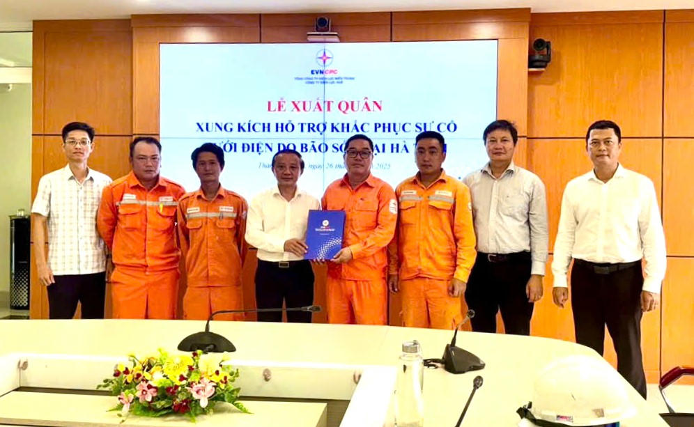 Công ty Điện lực Huế lên đường hỗ trợ tỉnh Hà Tĩnh khắc phục lưới điện sau bão số 5  